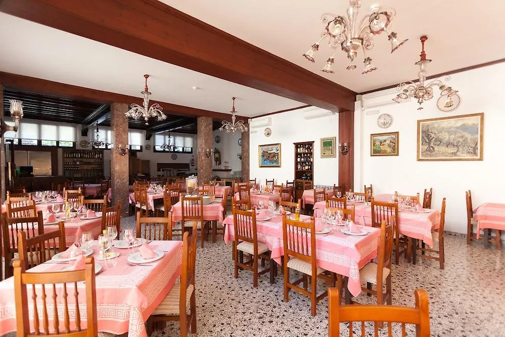 סולר Hotel El Guia 4*,