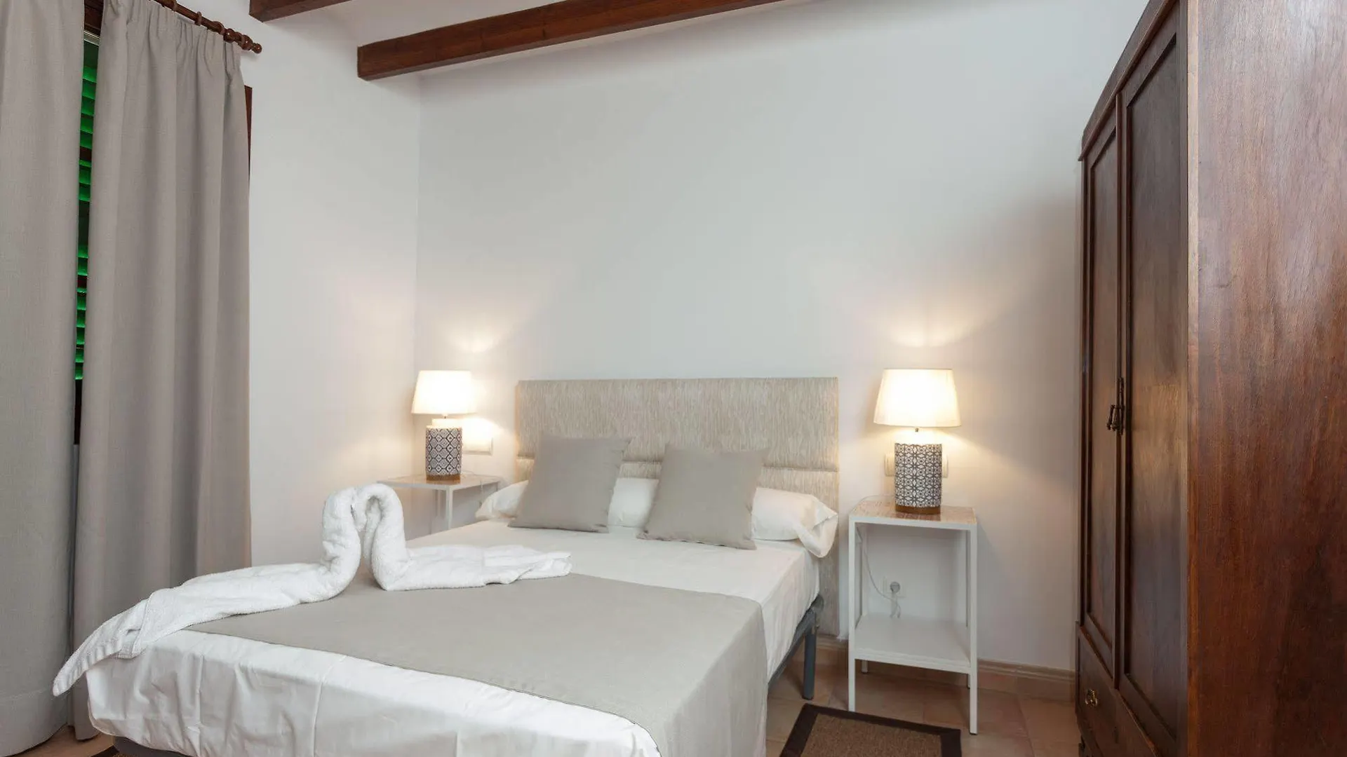 סולר Hotel El Guia 4*,